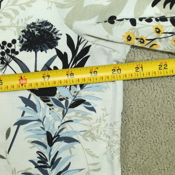 LuLaRoe Women's Size Medium Short Sleeve Floral Top V Neck T-shirt - Picture 4 of 4